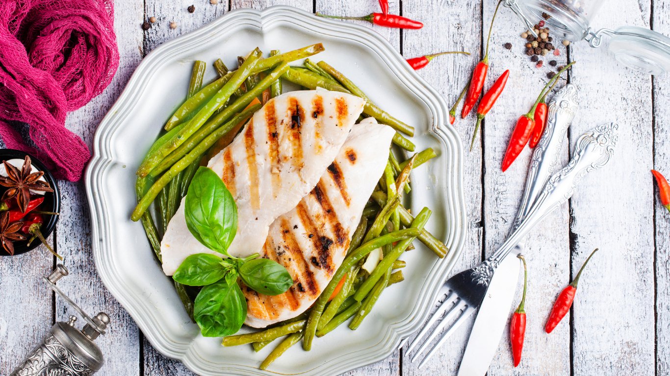 Grilled Lemon Garlic Chicken with Steamed Green Beans - SLIMTOX